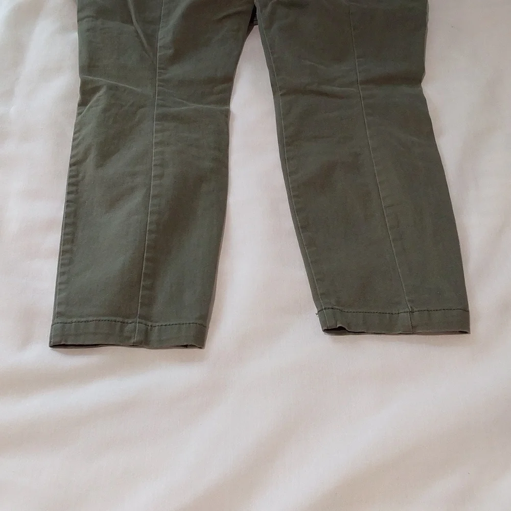 Gap Ultra Skinny Crop Stretch‎ Pants! Green. Size 6A.